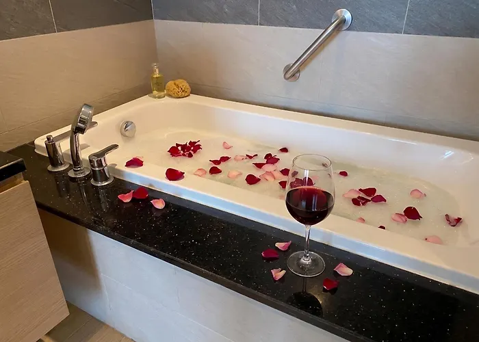 By The Citadines Marina 1br Apartment *