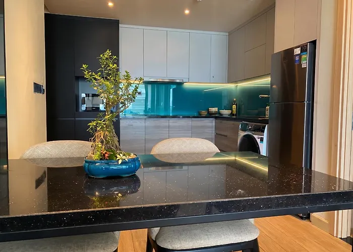 Apartment By The Citadines Marina 1br